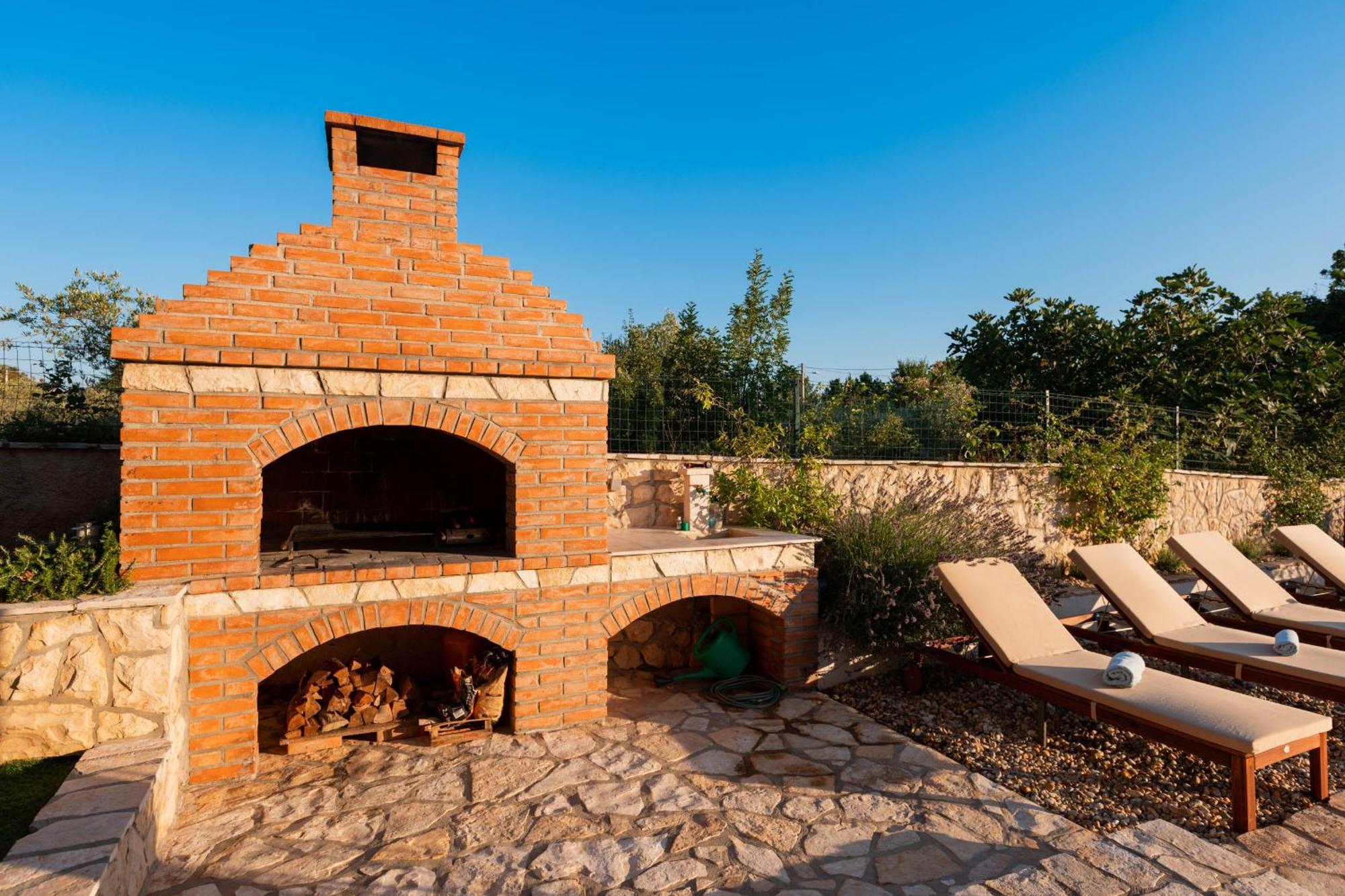Villa Sara - Perfect Family Holiday Brzac Exterior photo