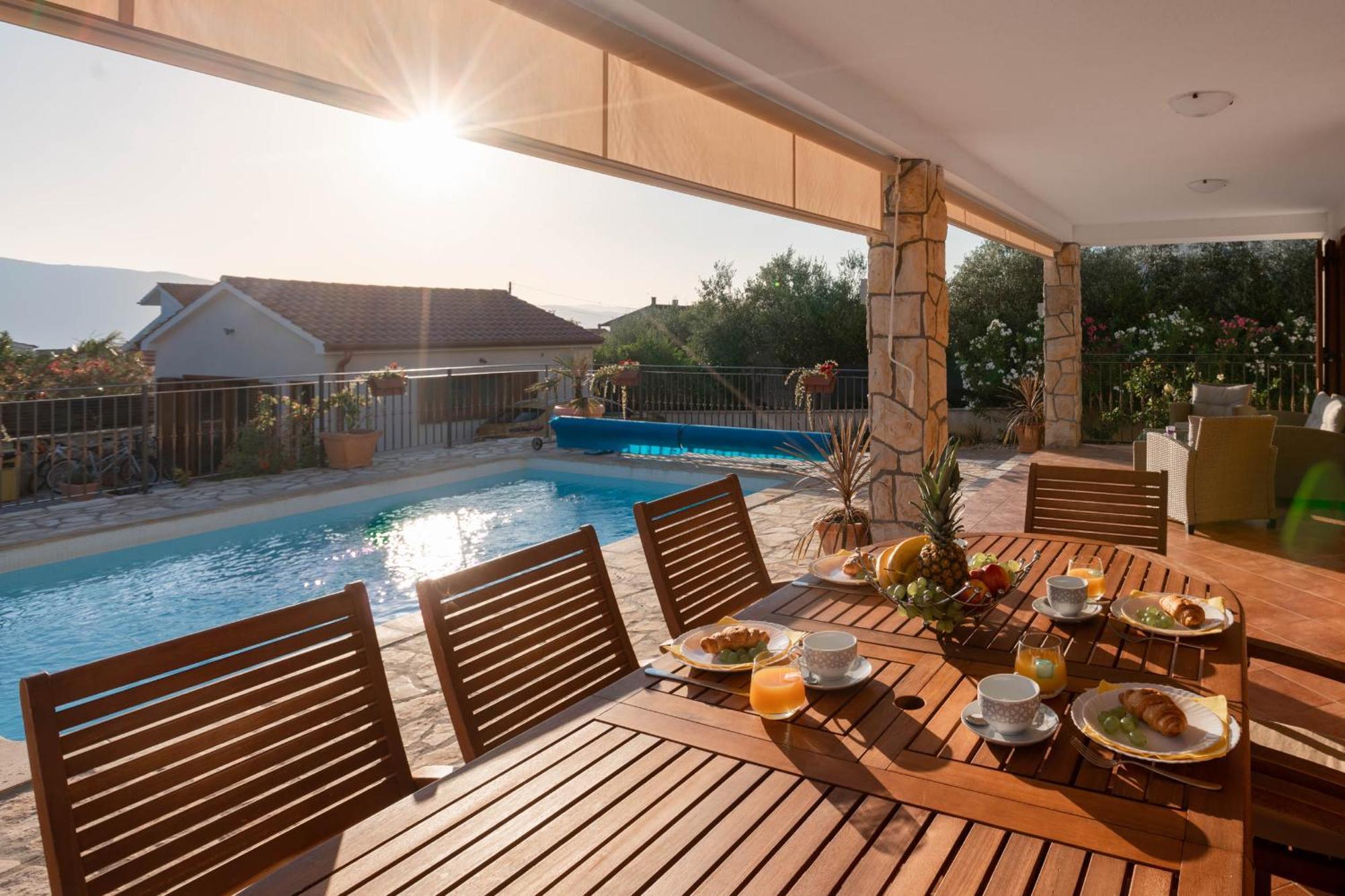 Villa Sara - Perfect Family Holiday Brzac Exterior photo