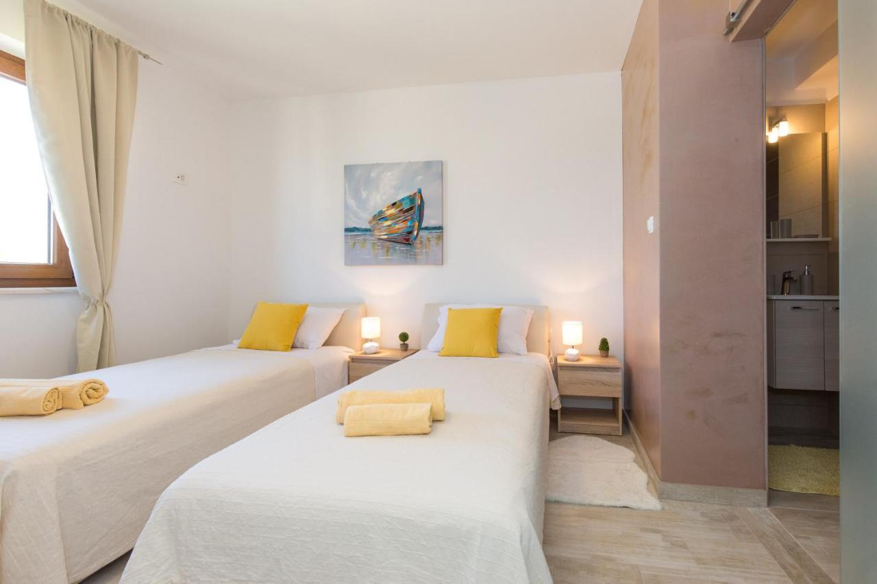 Villa Sara - Perfect Family Holiday Brzac Exterior photo